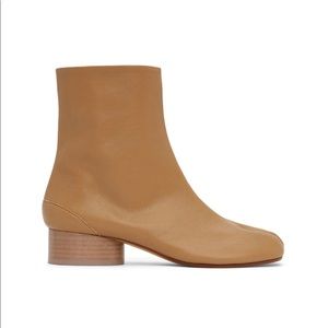 Masion Margiela Tan Low Heel Tabi Boots in 35/5.5 US